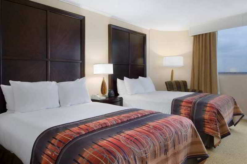 Hilton Chicago/Oak Lawn Hotel Room photo